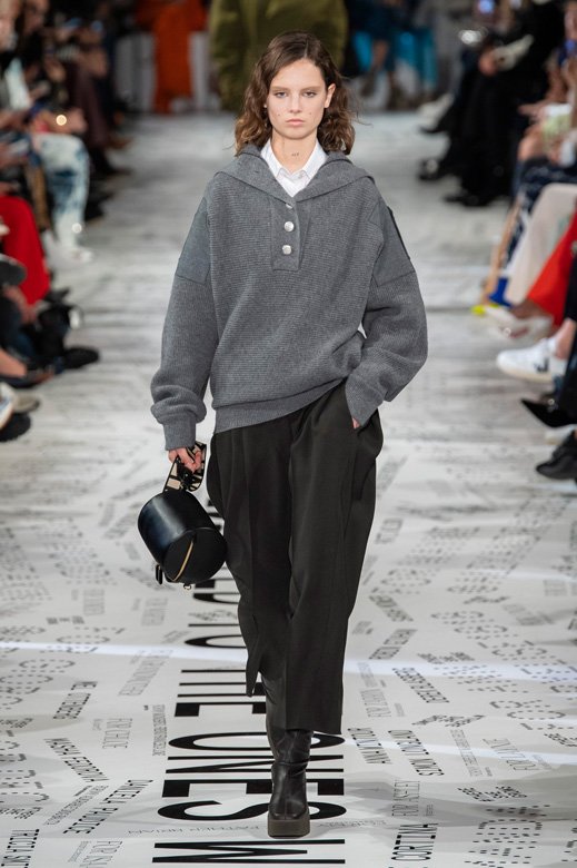 <strong>كارتييه</strong>&nbsp;أقراط من مجموعة&nbsp;<span dir=LTR>[Sur]naturel</span>&nbsp;للمجوهرات الرّاقية