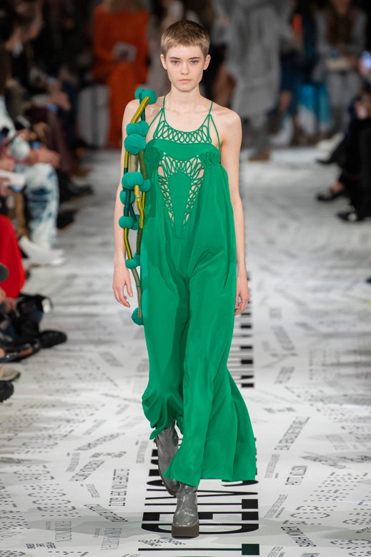 <strong>فان كليف أند آربلز&nbsp;</strong>ساعة&nbsp;<span dir=LTR>Midnight Heure Ici Heure Ailleurs</span><br />
&nbsp;