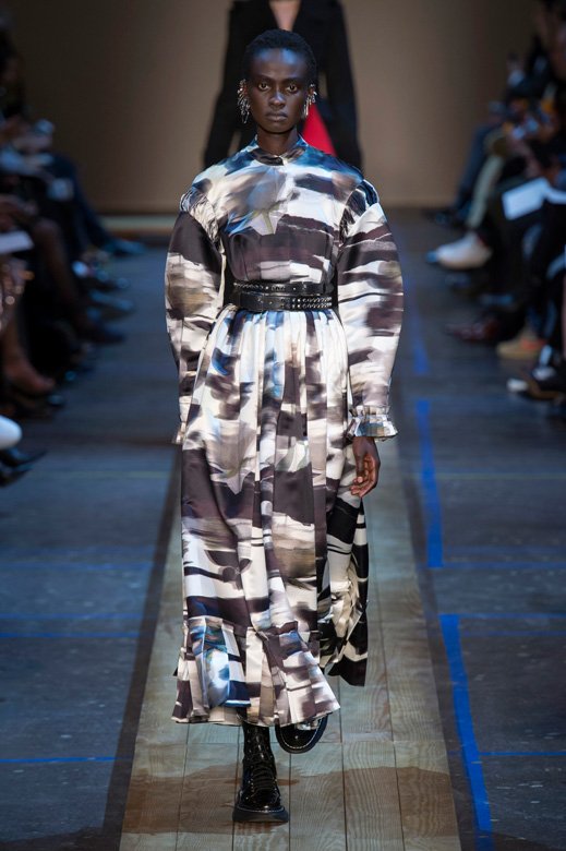 لويفي<br />
<em>متوفّرة على موقع&nbsp;</em><em><span dir=LTR>Mytheresa.com</span></em><br />
&nbsp;