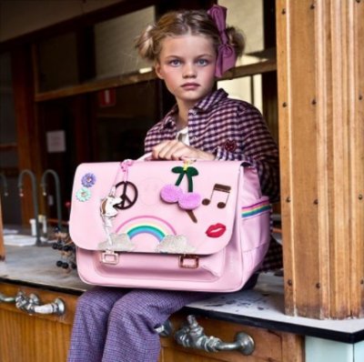 عودة متماشية مع الموضة إلى المدرسة
