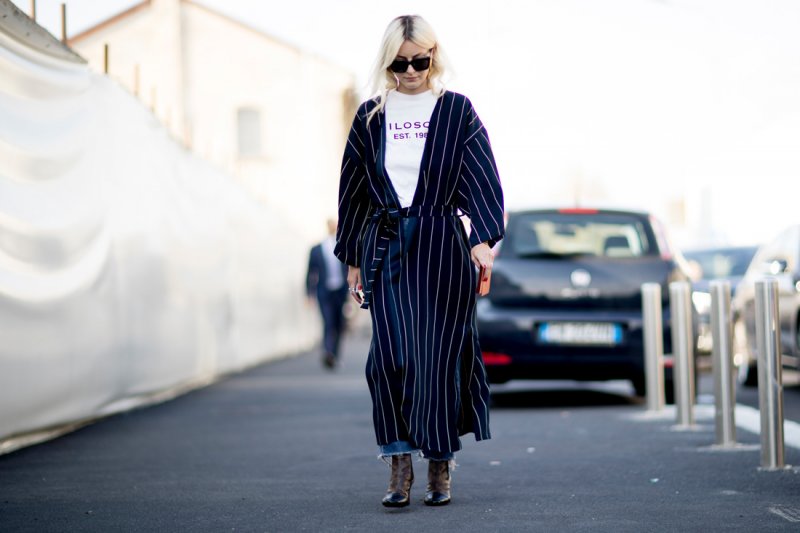 إطلالات متماشية مع الموضة تتضمّن تصاميم مقلّمة
