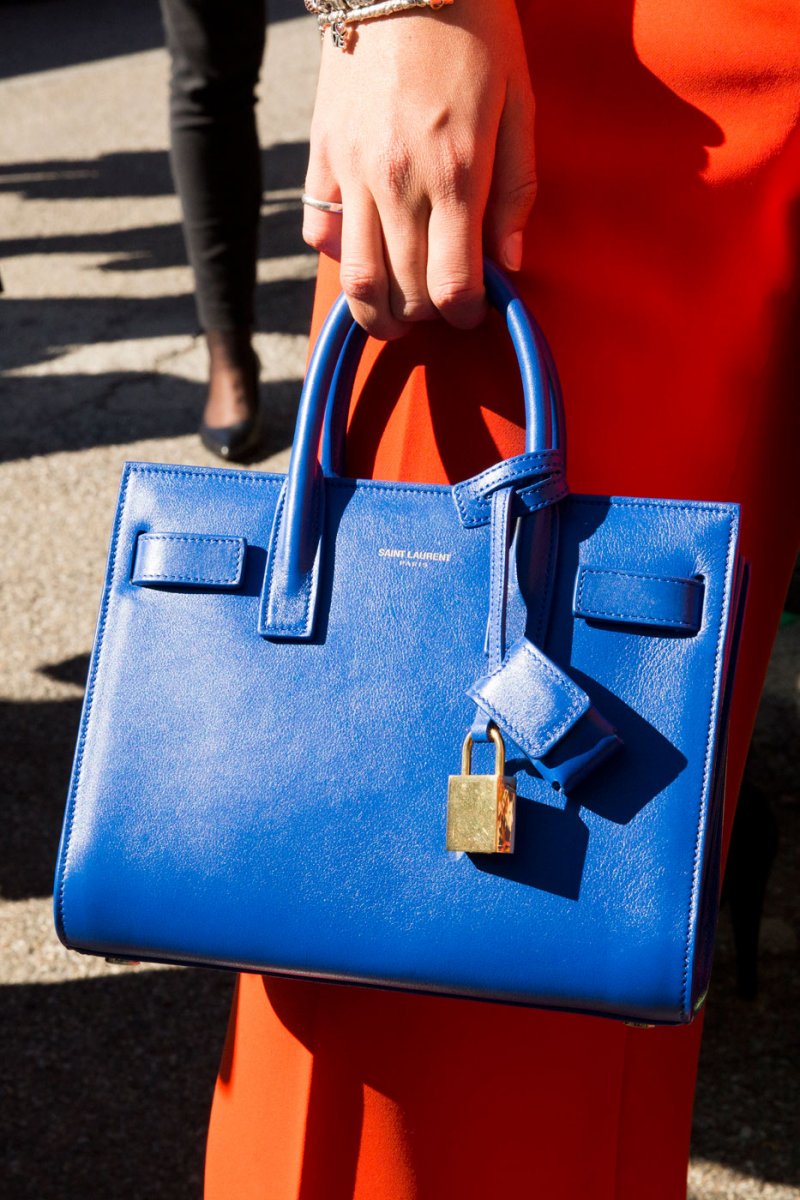 قميص صوفيّ من برونيلو كوتشينيلي<br />
<em>متوفّر في متجر هارفي نيكلز دبي</em><br />
&nbsp;<br />
&nbsp;