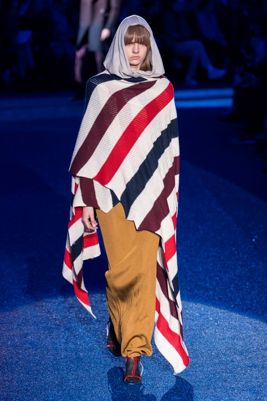 حذاء&nbsp;<span dir=LTR>VLoveTN</span>&nbsp;الرياضيّ<br />
&nbsp;