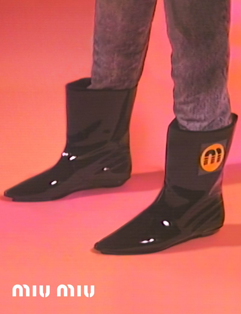 <strong>فان كليف أند آربلز،</strong> خاتم <span dir=LTR>Deva</span><br />
&nbsp;