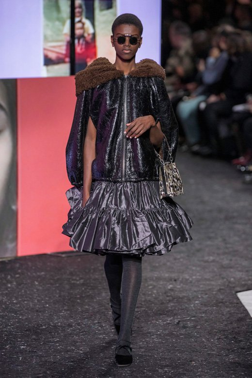 بدلة رياضيّة من&nbsp;<strong>فرساتشي</strong><br />
<em>من موقع&nbsp;</em><em><span dir=LTR>Bambinifashion.com</span></em>