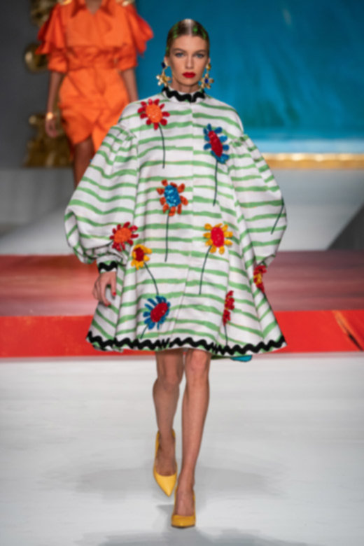 <em>صورة من&nbsp;</em><em><span dir=LTR>Pinterest.com</span></em>&nbsp;&nbsp;&nbsp;&nbsp;&nbsp;&nbsp;&nbsp;&nbsp;<br />
<strong>براغ، بلجيكا</strong><br />
إنّه المكان الذي يعتقد فيه عبور ثنائي لجسر&nbsp;<span dir=LTR>&ldquo;Lake of Love&rdquo;</span>&nbsp;تميمة تنبئ ببقائهما معًا إلى الأبد. أيمكن لاحتفال بالحبّ أن يكون أكثر رومانسيّة؟ لا نظنّ ذلك. بين التنزّه في المرفأ الذي يعود إلى القرون الوسطى وشوارع المدينة المرصوفة بالحجارة، والقيام بجولة في القنوات، ستكون التجربة أشبه بقصّة خياليّة!