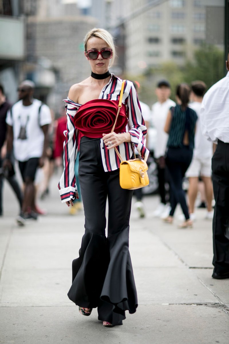 أكلر<br />
<em>من موقع</em> <em>Shopbop.com</em><br />
&nbsp;