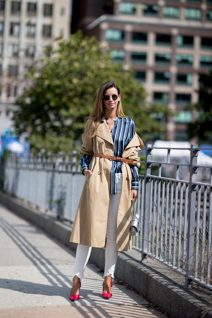 إعتمدت <strong>نايومي كامبل</strong>، عارضة الأزياء الإنكليزيّة وأحد الوجوه الإعلانيّة لساعة <span dir=LTR>J12</span> الجديدة، بلوزة قطنيّة بيضاء من مجموعة ربيع وصيف 2019 للملابس الجاهزة مع رداء صوفيّ أسود وسروال أسود مصنوع من الكاشمير من مجموعة خريف وشتاء 2019-2020 للملابس الجاهزة وحذاء وأكسسوارات ومكياج من شانيل <span dir=LTR>CHANEL</span>، هذا إلى جانب ساعة <span dir=LTR>J12</span> الجديدة المصنوعة من السّيراميك الأبيض.<br />
&nbsp;