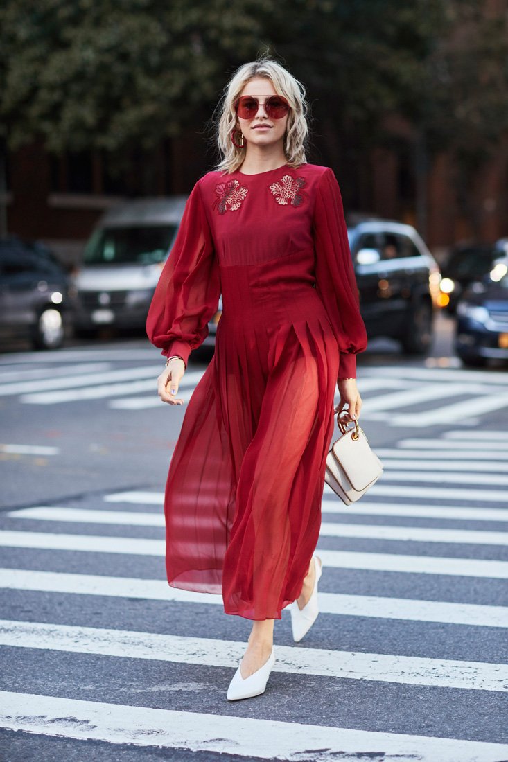 <strong>-شارلوت غينسبورغ </strong>في إطلالة من<strong> سان لوران </strong><br />
&nbsp;