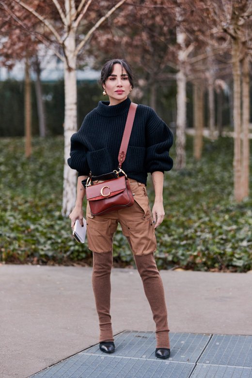 سيمون روشا<br /> <em>متوفّرة لدى موقع</em>&nbsp;<em><span dir=LTR>thatconceptstore.com</span></em><br />
&nbsp;