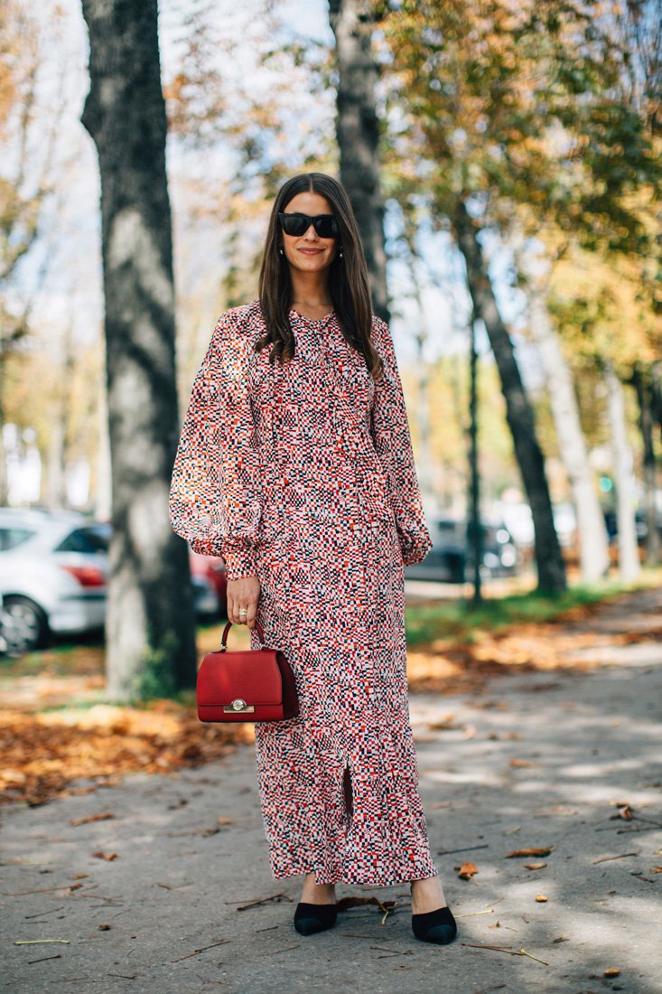 <strong>علامة </strong><strong><span dir=LTR>Tom Ford Beauty</span></strong><strong>، </strong>مستحضر <span dir=LTR>Soleil Lip Lacquer</span> بلون <span dir=LTR>Escapist</span><br />
<em>من موقع</em> <em><span dir=LTR>Net-a-Porter</span></em>