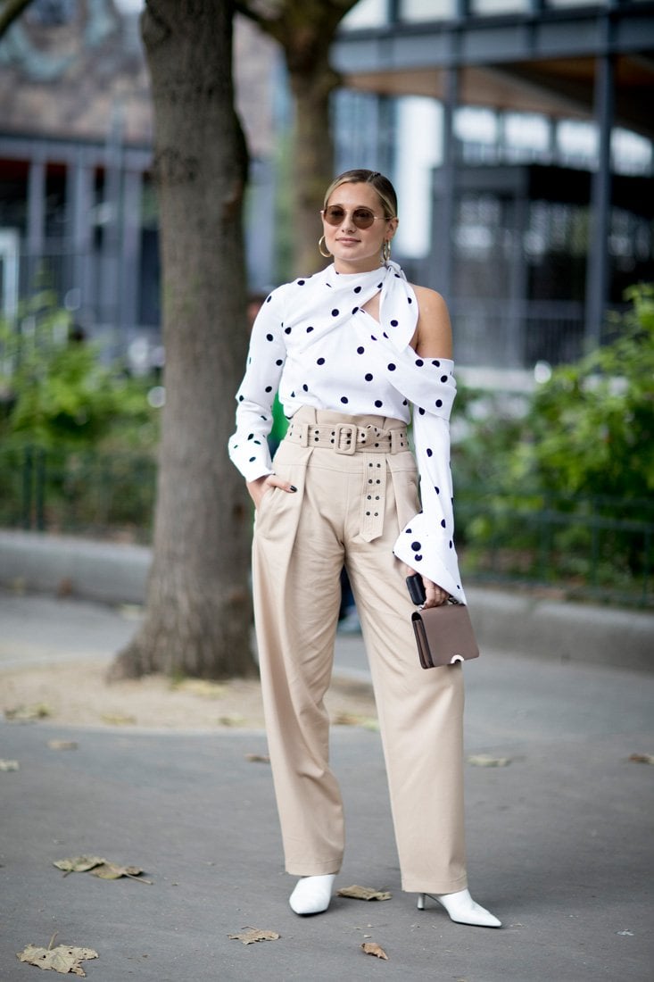 <strong>ماك،</strong> مستحضر <span dir=LTR>Powder Kiss Lipstick</span> بلون <span dir=LTR>Sultriness</span><br />
&nbsp;