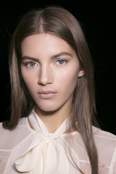 The Best Way to Apply Foundation
