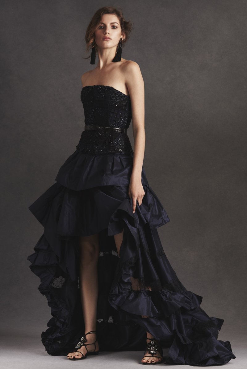 قارورة مياه من علامة Bkr<br />
<em>متوفّرة في متجر بلومينغديلز </em><br />
&nbsp;<br />
&nbsp;