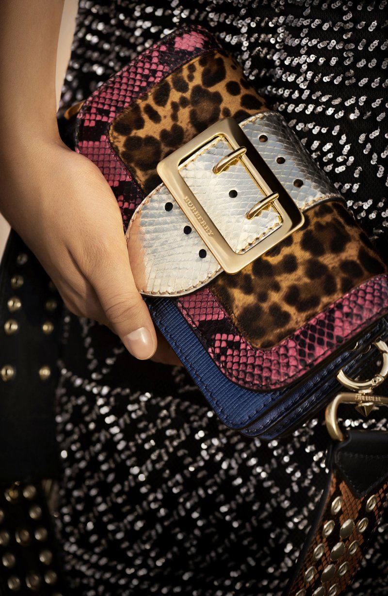 مستحضر Healthy Glow Sheer Colour Stick بلون <em>N</em><em>o</em><em>24 Coral</em>