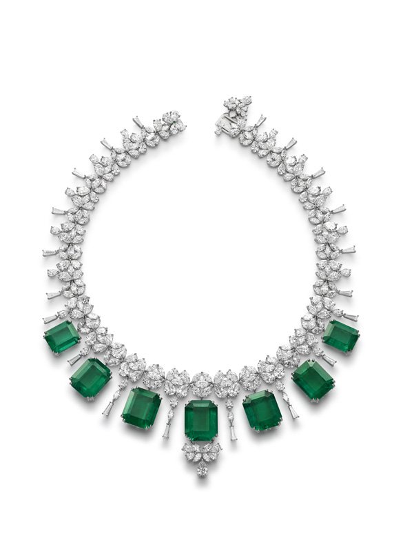 كتاب&nbsp;<strong><span dir=LTR>Yves Saint Laurent at Home</span></strong>&nbsp;<strong>بقلم جاك غرانج</strong><br />
<em>صورة من أسولين</em><br />
&nbsp;