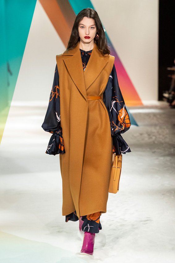 <ul>
	<li>تشبه الأعراس الهنديّة الماراثون، فقد تدوم لعدّة أيّام وتتطلّب الكثير من الطاقة، وستقضون الليالي وأنتم ترقصون أيضًا. أحيانًا، يتمّ جدولة تمارين رقص مع الثنائيّ، لكن إذا لم تكن هذه الحالة، لم لا تتعلّمون بعض الخطوات بمفردكم فتتباهون بها في خلال الحفلات؟ ثمّة العديد من القوائم البوليووديّة على يوتيوب التي يمكنكم الاختيار من بينها.</li>
	<li>إنّ الاحتفالات عبارة عن مرح بحت، لكن لا تنسوا أنّها مسألة دينيّة في نهاية المطاف.</li>
	<li>مثل أيّ مناسبة مماثلة، تحمل الهدايا قيمة كبيرة، لكن لا شكّ أنّ أهميّتها أكبر في الزفافات الهنديّة. لذلك، احرصوا على جلب واحدة مع الأخذ بالاعتبار ما يحبّه الثنائيّ.</li>
</ul>
