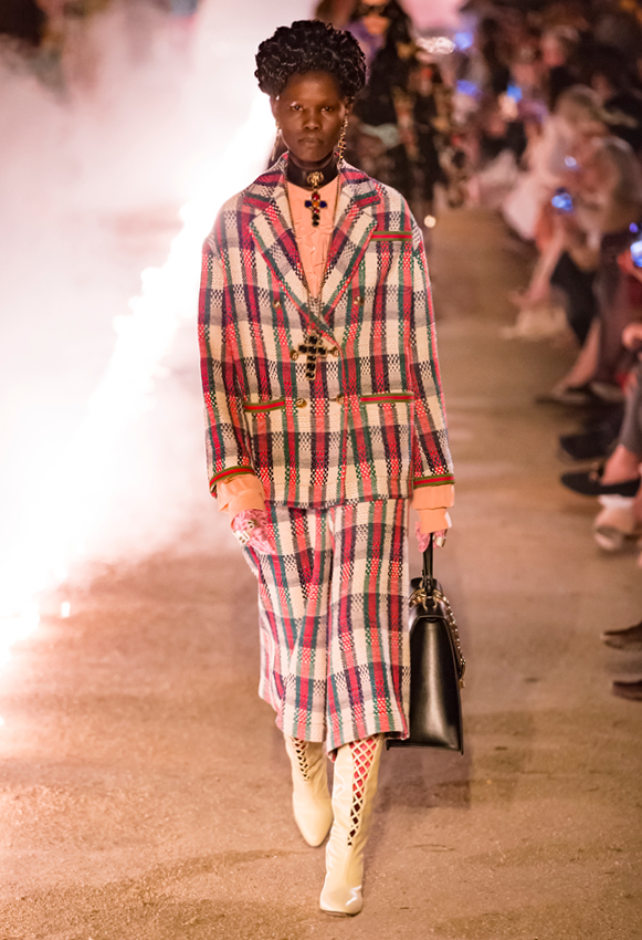 <strong>هيوغو بوس،</strong> عطر <span dir=LTR>Bottled Oud Saffron</span>