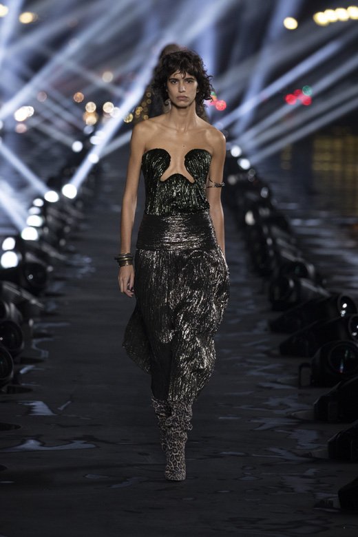 Embroidery à la Saint Laurent
