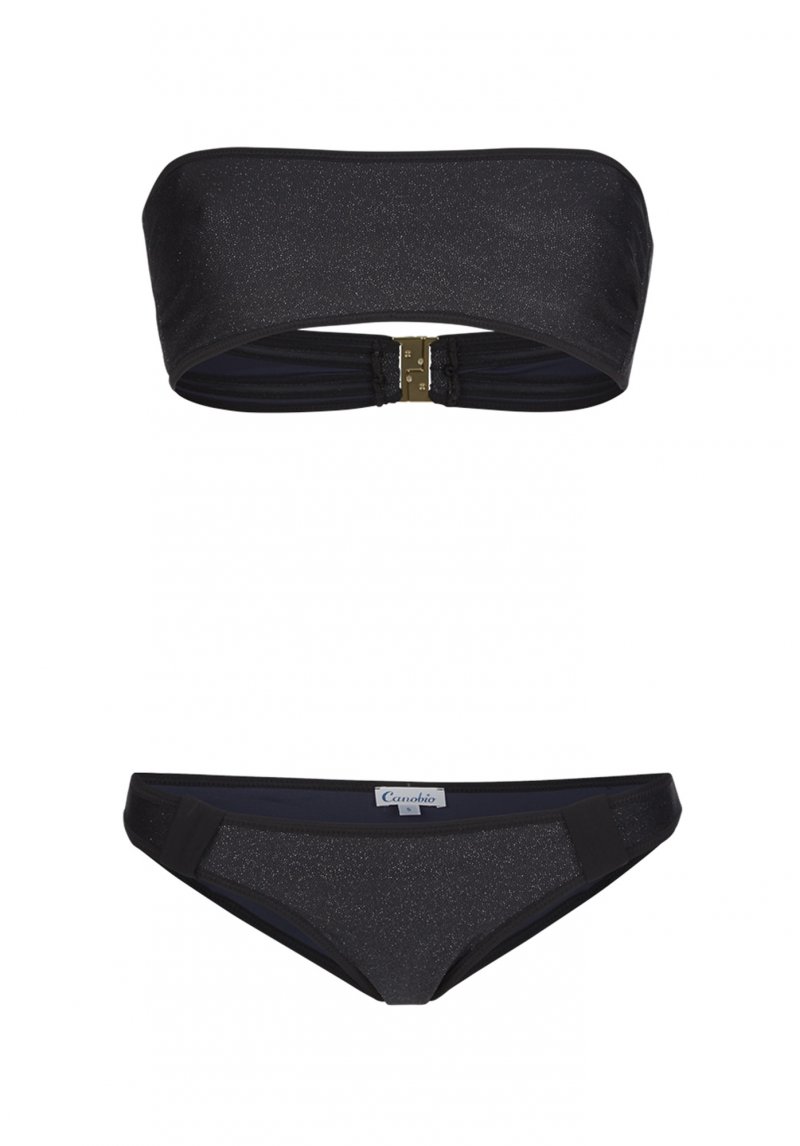 <strong>أحذية عالية الكعب</strong><br />
سان لوران<br />
&nbsp;