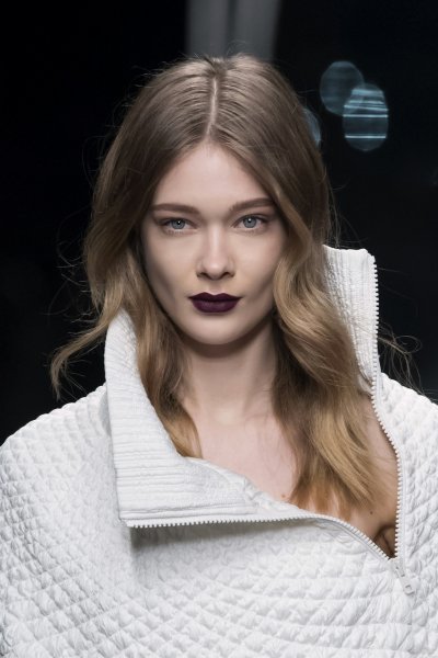 نصائح من نيكولا حلّاق للحصول على تجعيدات خفيفة في الموسم الإحتفاليّ