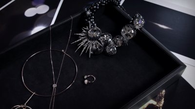 سواروفسكي تطلق مجموعة Crystal Galaxy في دبي
