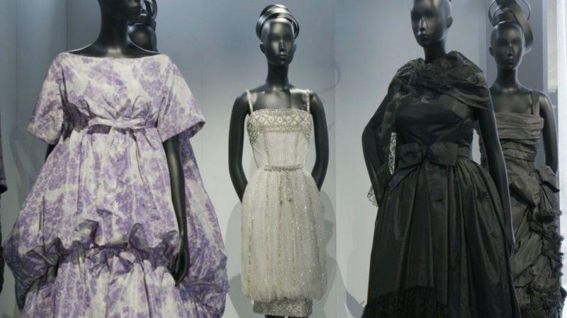 في كواليس معرض "Christian Dior, Designer of dreams"
