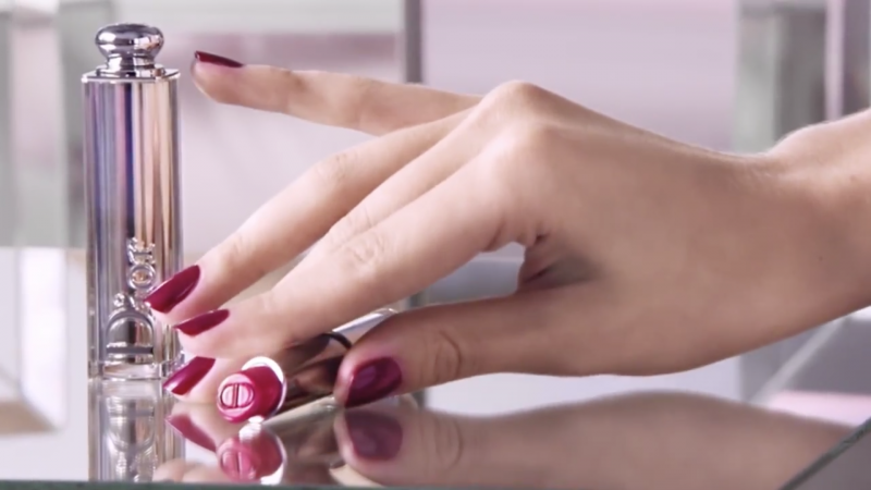ديور تكشف عن إعلان أحمر شفاه Dior Addict مع جينيفر لورنس