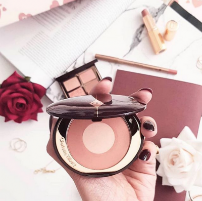 Valentine&#39;s Day Makeup Gifts
