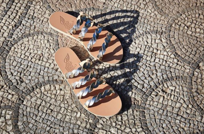 10 صنادل مسطّحة تتأنّقين بهذا هذا العيد
