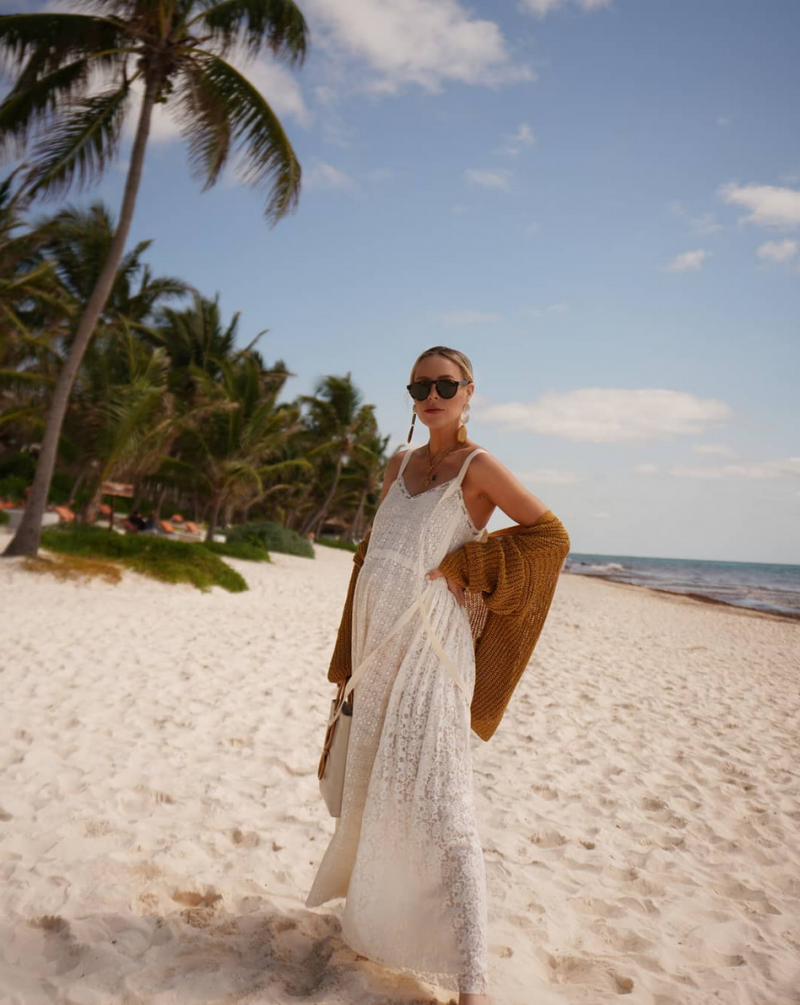 جلّ ما تحتاجين إليه لحفلة ساحرة قرب حوض السّباحة
