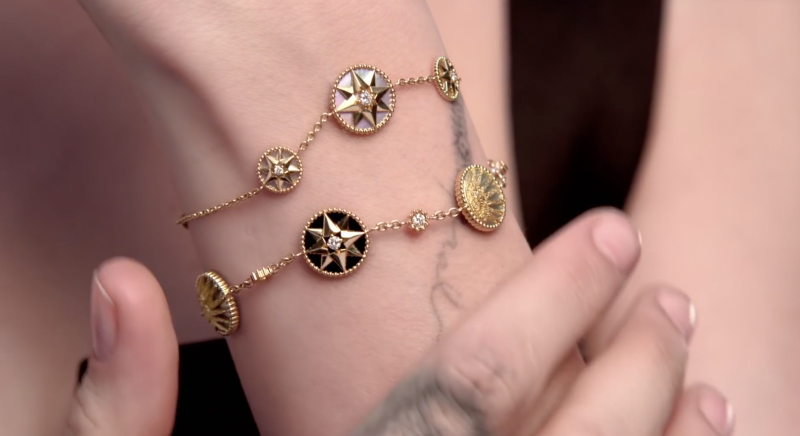 أناقة مجموعة Rose des Vents الأيقونيّة من ديور ترويها كلمات جوزيت عواد
