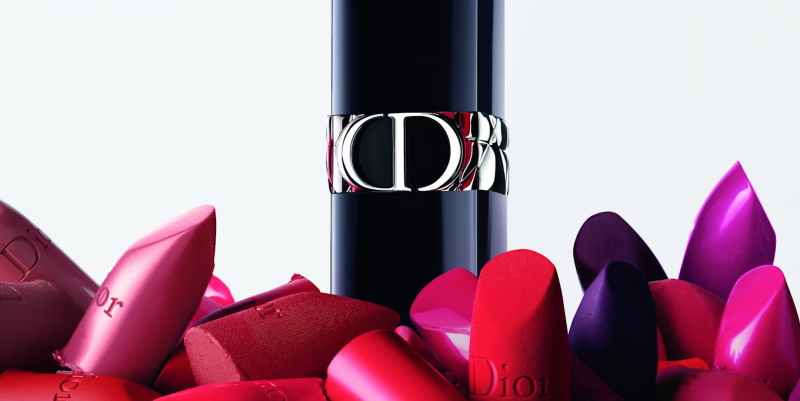 أحمر شفاه Rouge Dior، قصّة مستحضر أيقوني من عالم الجمال بكلمات جوزيت عواد
