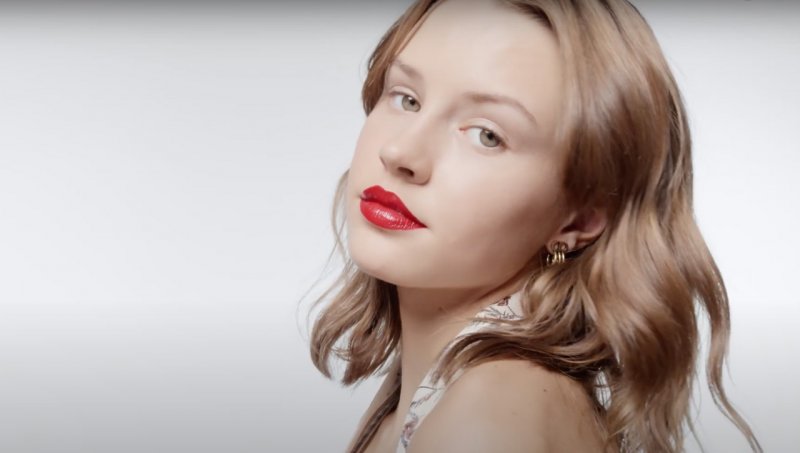 روتين ترطيب مع مستحضر Rouge Dior وبيتر فيليبس
