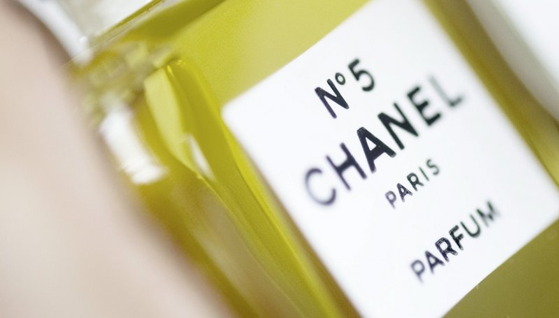 عطر No5 الأيقوني من شانيل CHANEL تروي قصّته جوزيت عواد
