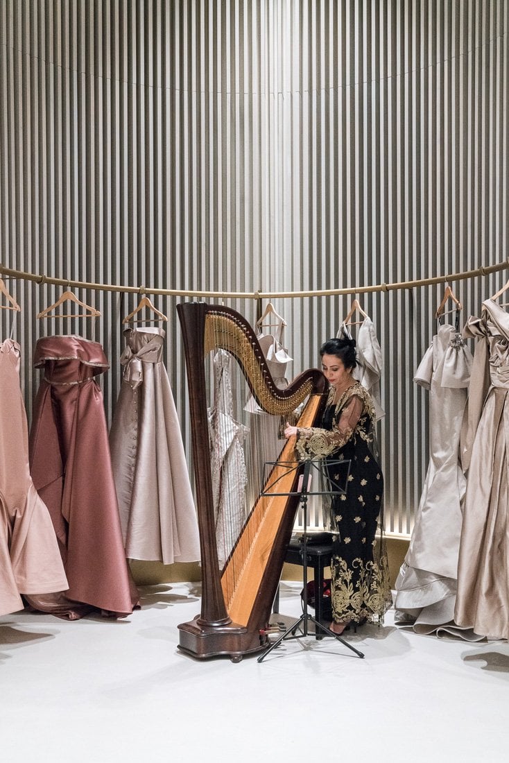 <strong>علامة </strong><strong><span dir=LTR>Balmain Paris Hair Couture</span></strong><strong>، </strong>فرشاة <span dir=LTR>Detangling Spa</span><br />
<em>من موقع</em> <em><span dir=LTR>Net-a-Porter</span></em><br />
&nbsp;