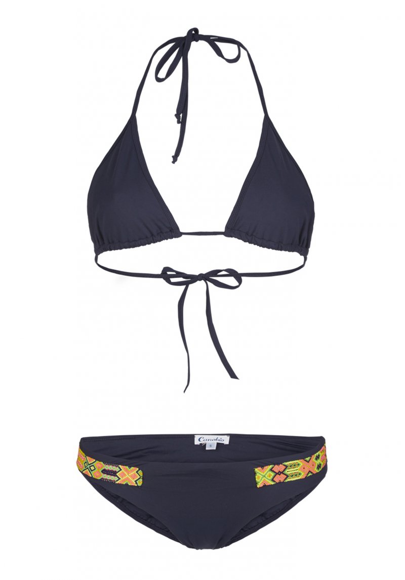 كان اليونانيّون القدامى والرّومان يعتبرون أنّ <strong>الجمشت</strong> يجعل مرتديه هادئاً وسريع البديهة.<br />
<em>بولغري &ndash; خاتم</em> <em>Colour Treasures</em>