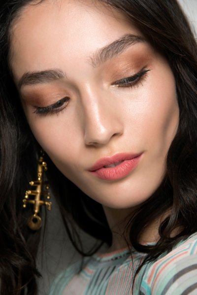 How to Apply Clustered Individual Lashes
