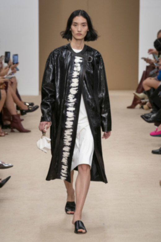 علبة ظلال العيون&nbsp;<span dir=LTR>Naked Heat</span>&nbsp;من&nbsp;<strong>أربن ديكاي</strong><br />
&nbsp;