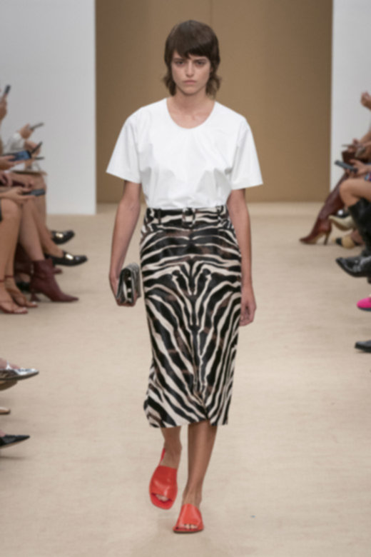 أوّلًا، تذكّري أنّه من المهمّ أن تبدئي روتين حواجبك دائمًا بالتغذية والعناية. سيحرص <strong>البرايمر المغذّي للحواجب </strong><strong><span dir=LTR>BrowVo</span></strong><strong>!</strong> من بنفت على تغذية حواجبك بفضل محتواه من بروتينات الصويا والكيراتين ومساعدتك على تمليس شعر حواجبك وإعدادها للخطوة التالية. وإليك أمرًا آخرًا بعد، بإمكانك استخدامه بمفرده أيضًا!