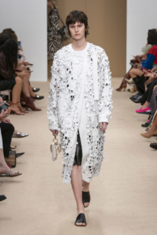 خاتم&nbsp;<span dir=LTR>Serpenti Viper</span>&nbsp;المصنوع من الذهب الزهريّ والمرصّع بالألماس&nbsp;&nbsp;&nbsp;<br />
&nbsp;