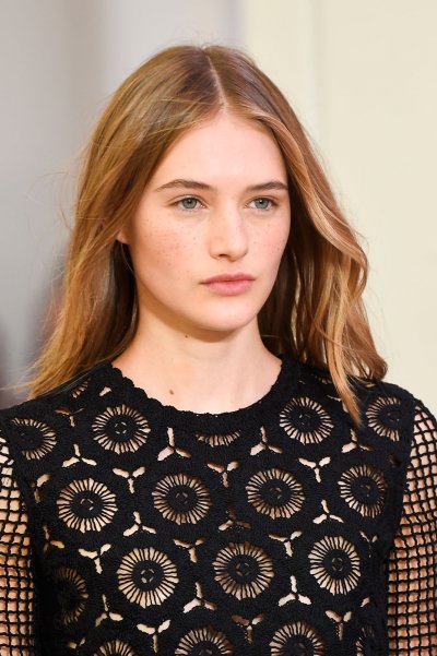 How to Achieve Emanuel Ungaro’s Spring 2016 Freckled Runway Look