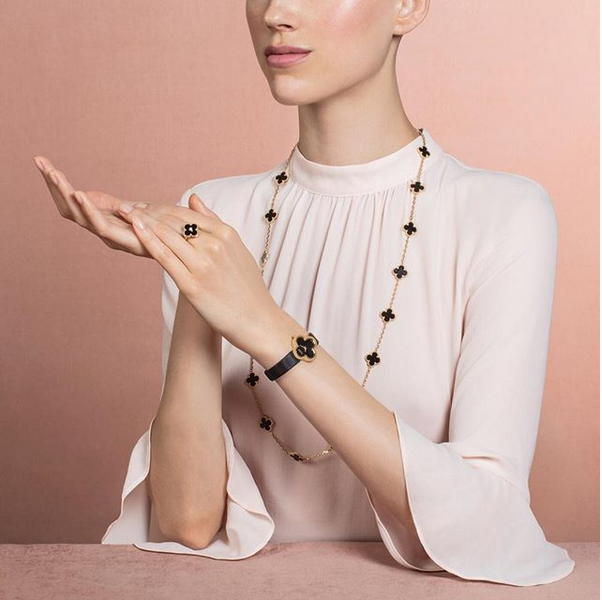 Gold and Black Stones… A Match Made in Heaven
