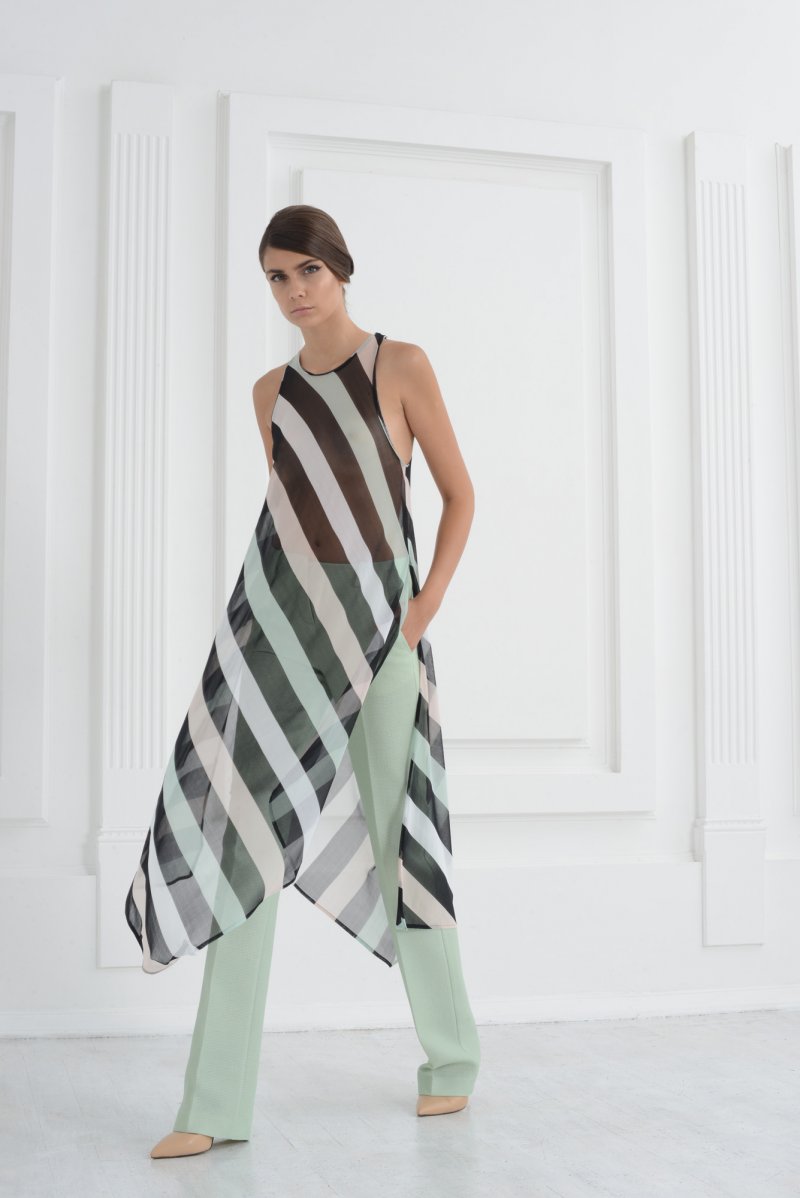 <strong>طبعة السّبعينيّات المزيّنة بمربّعات</strong><br />
غوتشي<br />
&nbsp;