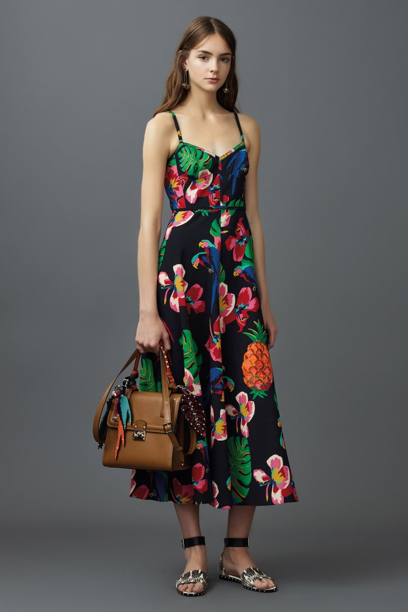 لدى فندق الخليج في المنامة تجربة جديدة يقدّمها لكِ، فالأطباق الإيرانيّة اللّذيذة التي يقدّمها مطعم <strong>Takht Jamsheed</strong> هي من الأمور التي لا يجدر بكِ تفويتها.<br />
<em>صورة من</em> <em>Gulfhotelbahrain.com</em><br />
&nbsp;<br />
&nbsp;