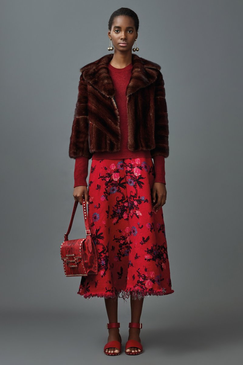 أقراط Opera<br />
<em>متوفّر لدى متجر هارفي نيكلز-دبي وبلومينغديلز دبي</em><br />
&nbsp;