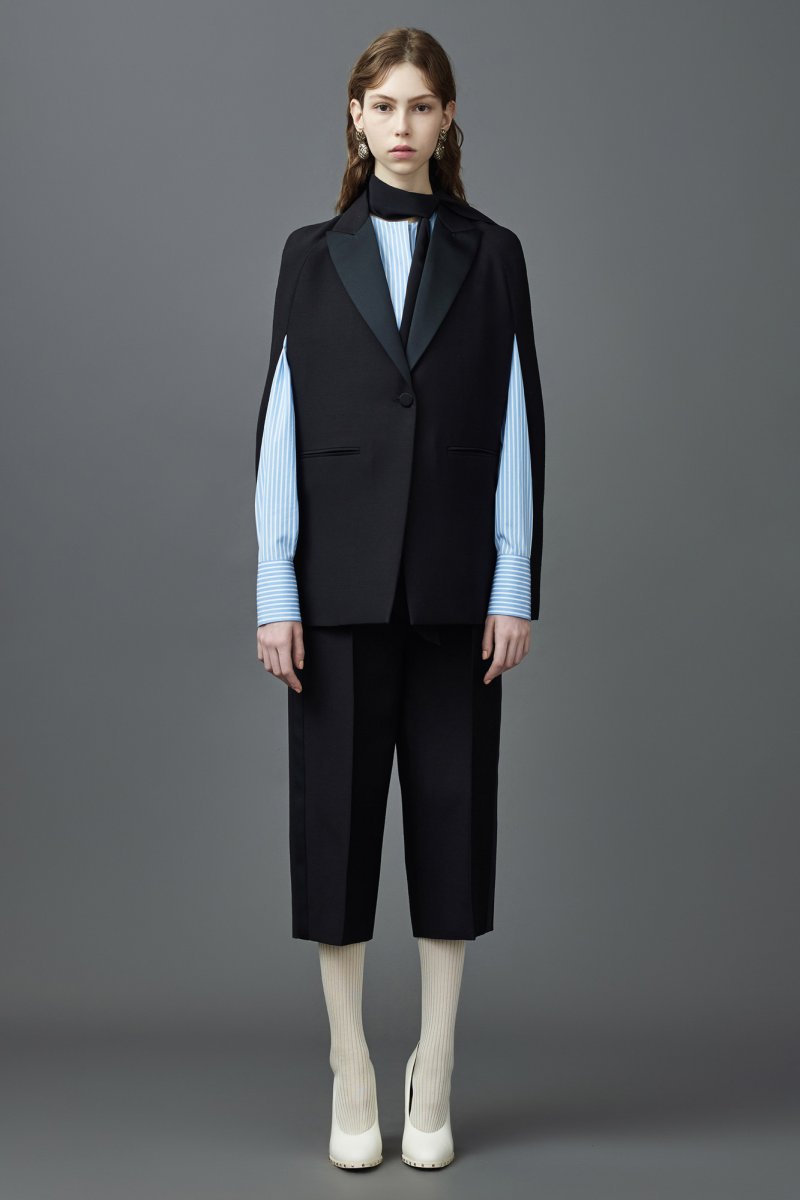 -<strong>سيلينا غوميز</strong> ترتدي فستاناً من <strong>كوتش</strong><br />
&nbsp;