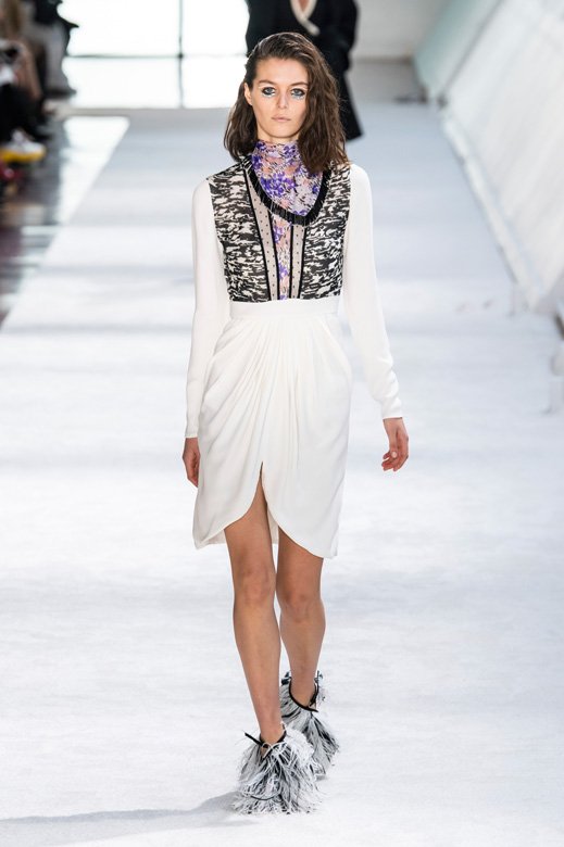 غوتشي<br />
<em>متوفّر على موقع </em><em><span dir=LTR>Net-A-Porter</span></em><br />
&nbsp;