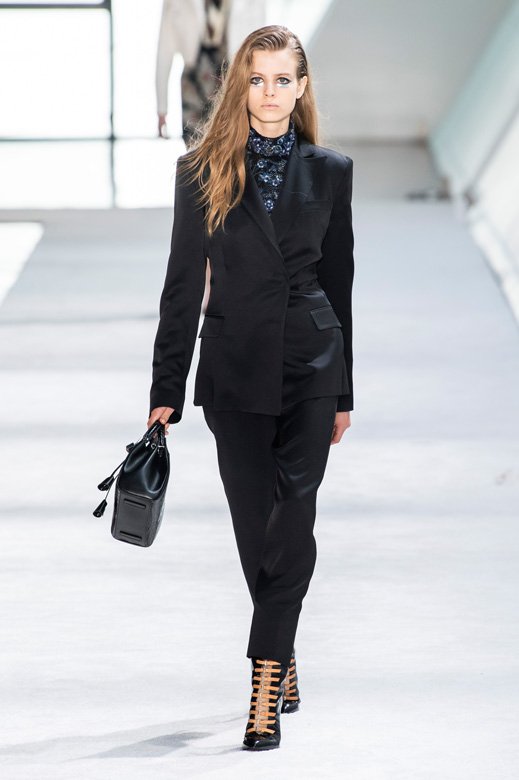 فندي<br />
<em>متوفّر على موقع&nbsp;</em><em><span dir=LTR>Net-A-Porter</span></em><br />
&nbsp;