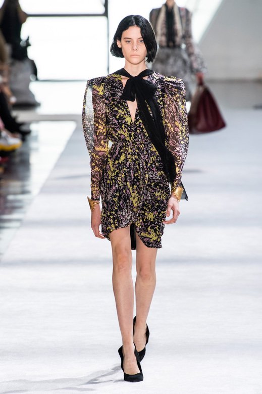 محفظة بطاقات من&nbsp;<strong>لونشان</strong><br />
&nbsp;